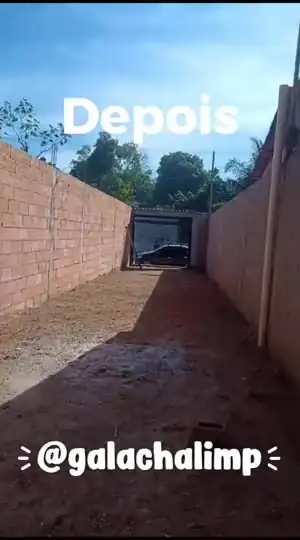 Terreno limpo pela Galacha após a roçada do mato alto